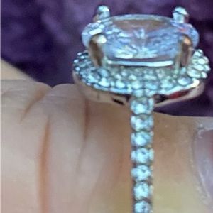 Fashion Ring Size 8 Clear Stone 
Beautiful Ring!